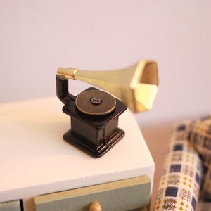 Dollhouse gramophone  vinyl player dolls house phonograph records player 1 12 miniature - E045