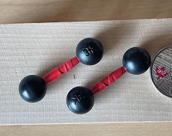 Miniature Hantel, Maßstab 1:12 Puppenhaus Zubehör Handgewichte Fitness Gewichtheben Eisen Übungsgewichte 2er Set - F090