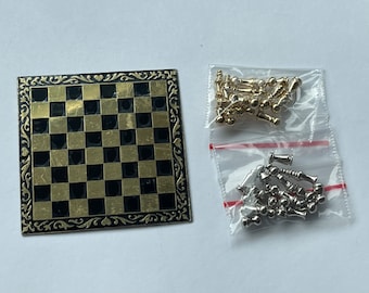 1:12 Dollhouse Miniature Metal Chessboard and Chess Pieces - G061