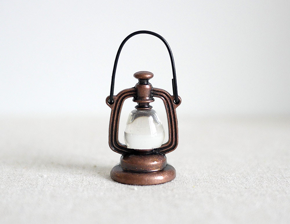 1:12 dollhouse miniature metal kerosene lamp oil lantern, outdoor lighting outdoor light camping light gas lantern (Bronze style) - H045