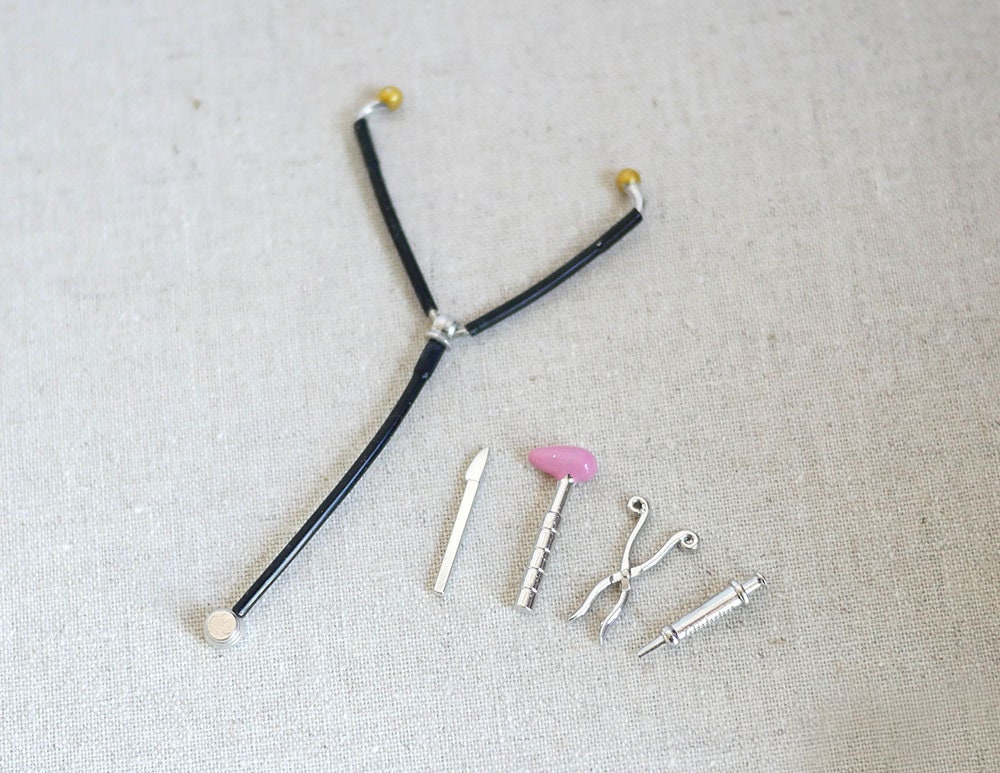 5 miniature di medici, radiografie, risonanze magnetiche e 5 miniature di medici, radiografie, risonanze magnetiche e
