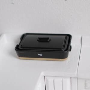 ドールハウスミニチュア電気フライパン（プラスチック製）黒