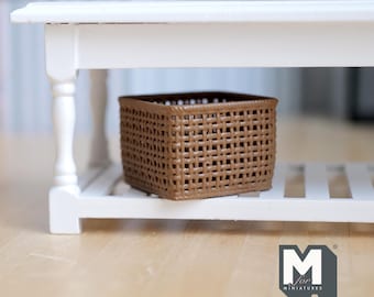 Cesta cuadrada miniatura de imitación de mimbre para casa de muñecas a escala 1:12, cesto de ropa de ratán, contenedor de almacenamiento de 15/16 pulgadas de alto (marrón) - C012