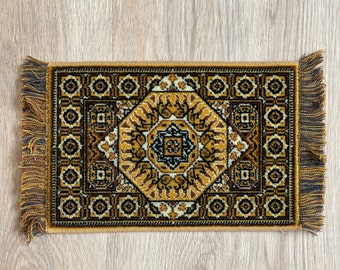 Handgewebter Miniatur Teppich mit Rauten Muster, 40cm x 23cm