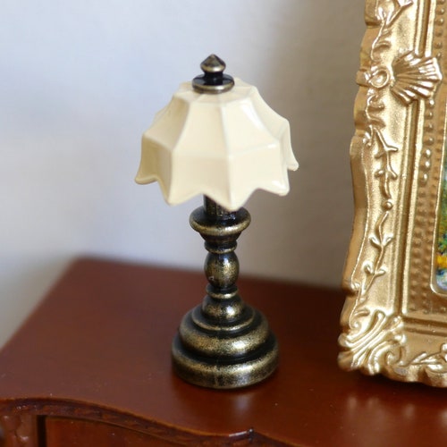 WORKING LAMP BRASS/PLASTIC QUALITY DOLLHOUSE MINIATURES 1:12 SCALE 