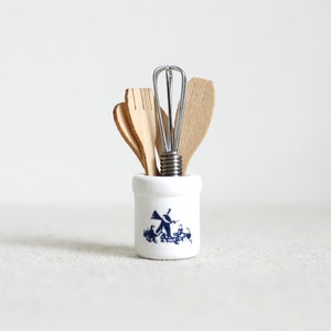 Puppenhaus Miniatur Holz und Metall Kochutensilien Bronze Kochgeschirr 1:12 - A027