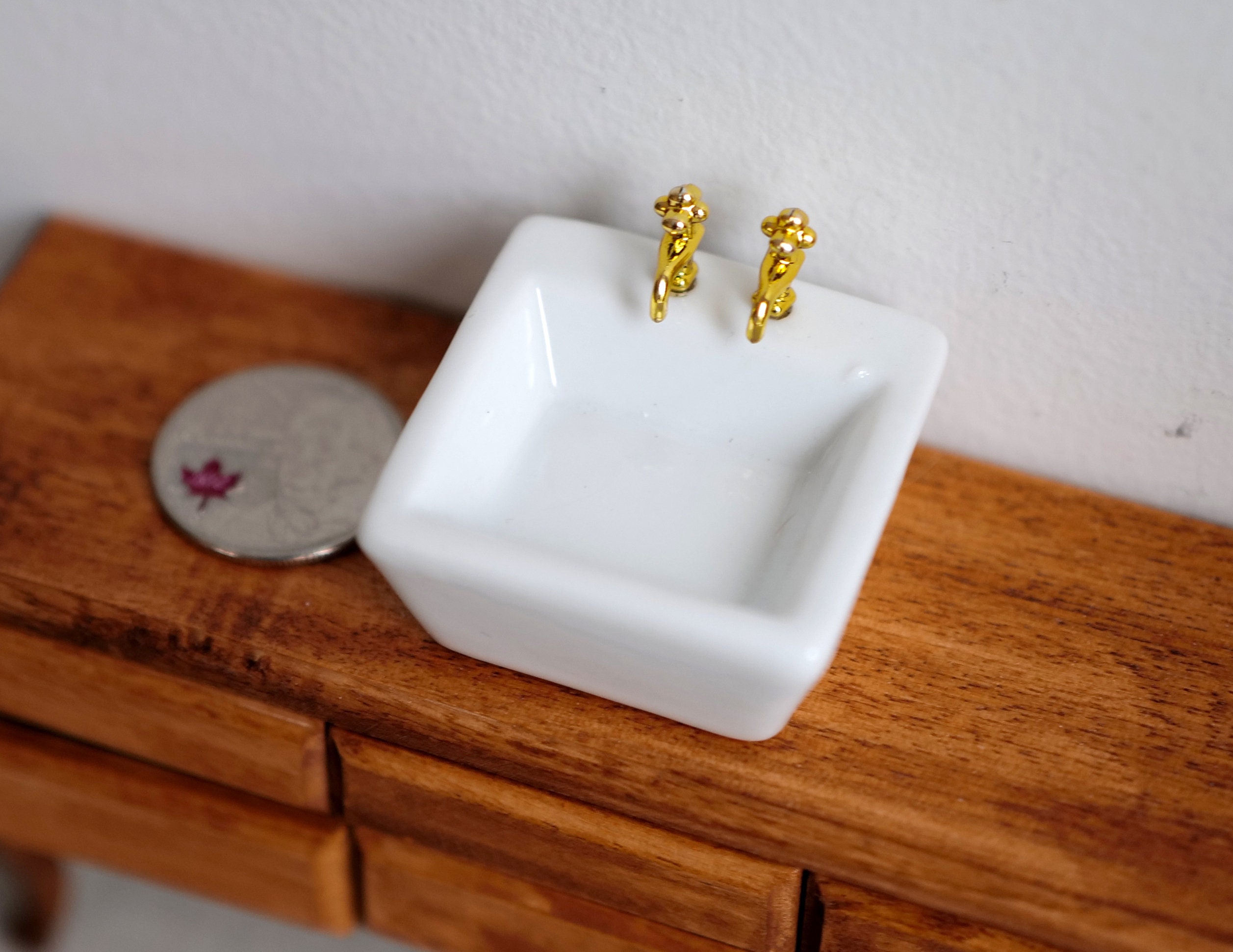 4 x 2 1/12 Puppenhaus Badezimmer Möbel 2er Set Mini Waschbecken aus Keramik 