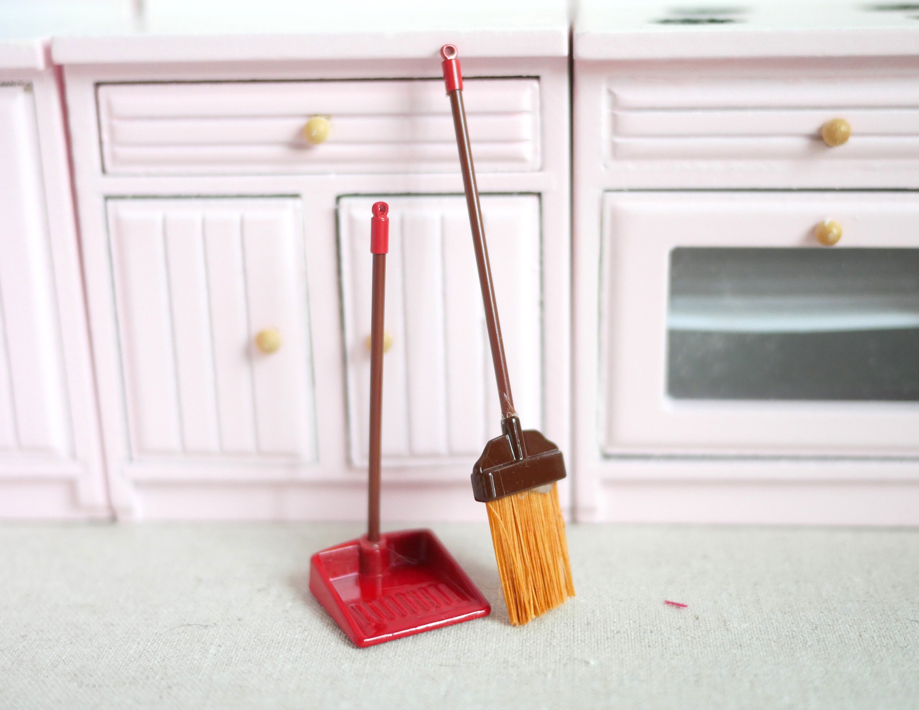 Dolls & Miniatures Miniatures Dollhouse Miniatures Cleaning Brush Broom German Kitchen