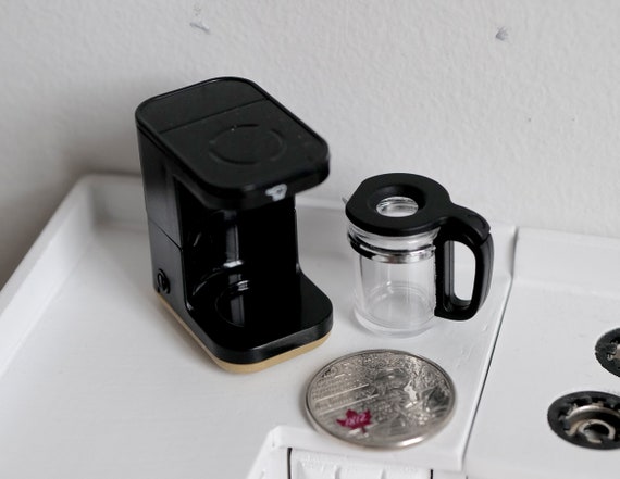 Dollhouse Miniature Coffee Pot & 4 Cups Black 1:12 Scale Kitchen Accessories 