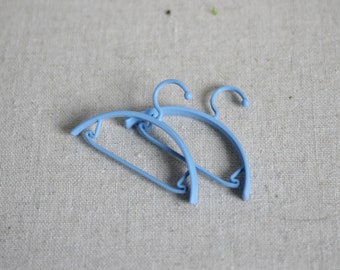 1:12 Dollhouse Miniature Cloth Hanger set of 2 G059