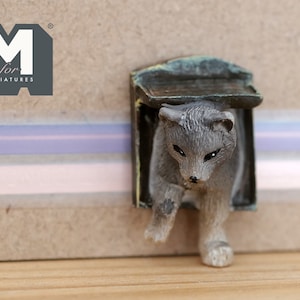 1:12 Puppenhaus Miniatur Smokey In Der Katzenklappe - C052