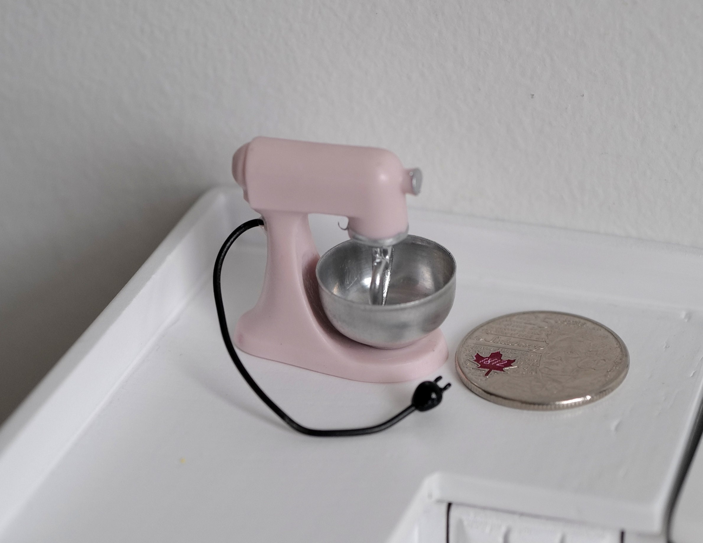 1:12 Dollhouse Miniature Mixer Kitchen Appliance (pink) C057