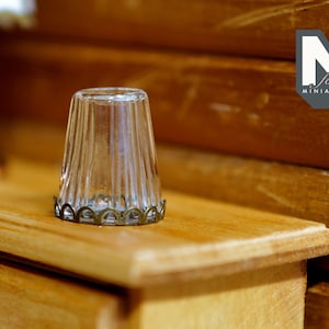 1:12 Poppenhuis woonkamerdecoratie miniatuur glazen koepel display op metalen basis glazen terrarium (klein) - A094