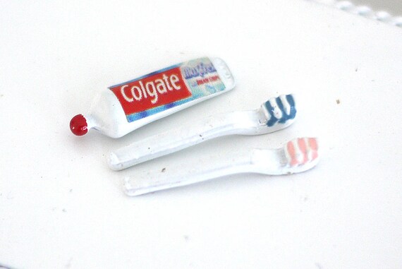 miniature toothbrush