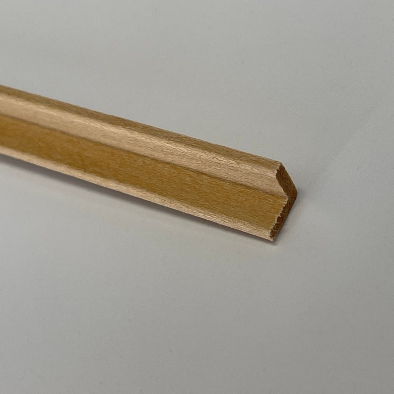 Dollhouse Skirting Board Molding - 1:12 Scale, 17.7 Inch Birch, White, Right Angle (Set Of 4)