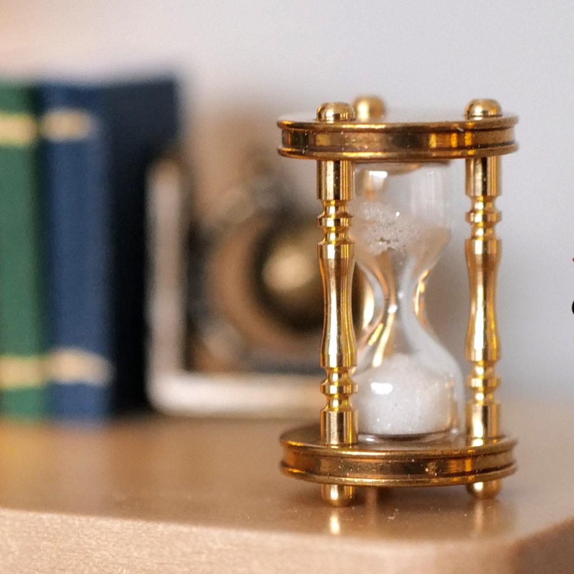 y912◆オーソドックスな時計◆ ドールハウス 用 ミニチュア 掛け 時計 銀 1:12 Dollhouse Supplies Decoration Miniature Brass Sand Timer