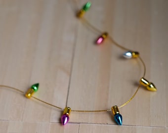 Cadena de cuentas de bombillas en miniatura a escala 1:12 con hilo dorado, no funciona, se puede cortar a la medida, 30,5 cm de largo.