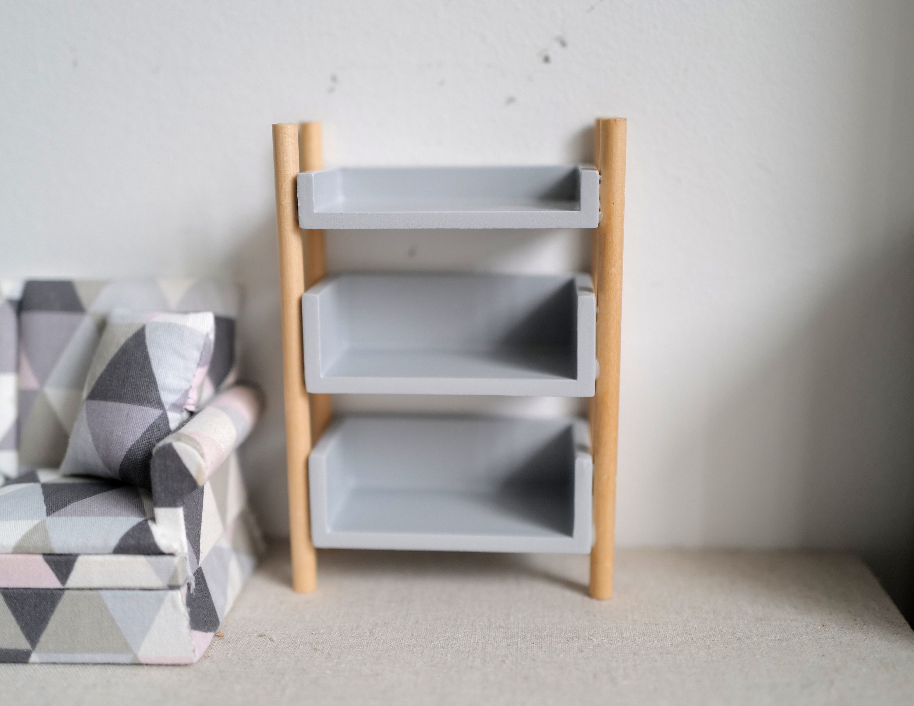 Estantería En Miniatura 1:12 Para Casa De Muñecas – Mueble De Madera Hecho A Mano De 15.5x9.4x2.8 Cm, Decoración Realista Para Salón, Estudio O Librería