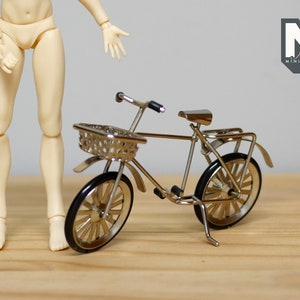 1:12 Scale Dollhouse Supplies Miniature Kid&#39;s Bike with Basket 3-3/14 inch long (metal) (silver) - C029