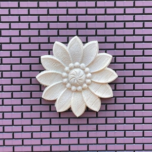 Miniature Leaf Ceiling Rose , Ceiling Medallions , Dollhouse Supplies Floral Ceiling Rose , Miniature Wall Flower Leaf - M - J051