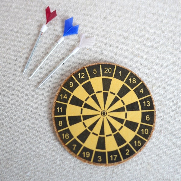 1:12 Dollhouse Miniature Darts Game set of 4 - H025