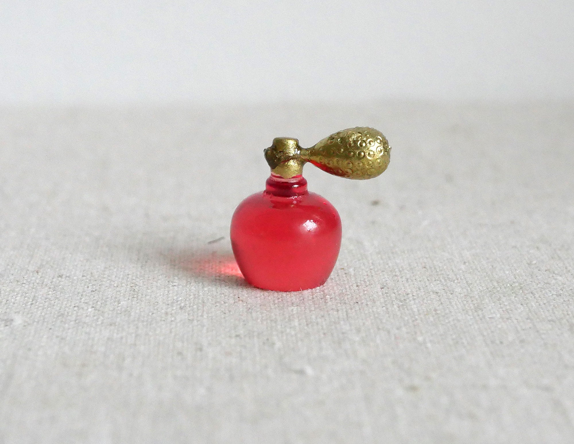Schönes Dollhouse Miniaturmädchen Geschenk Rosa Parfüm eingestellt mit 