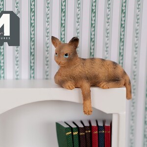 1:12 Dollhouse Miniature Cleo the tabby Cat C048