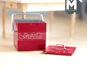 Dollhouse Supplies Vintage Style Cola Cooler Soft Drink Carrier 1:12 Scale Miniature Picnic Portable Soda Chiller (red) (metal) - K018