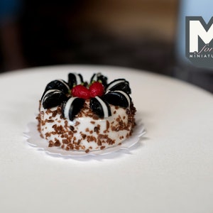 1:12 scale Dollhouse Supplies miniature Chocolate Cake E012