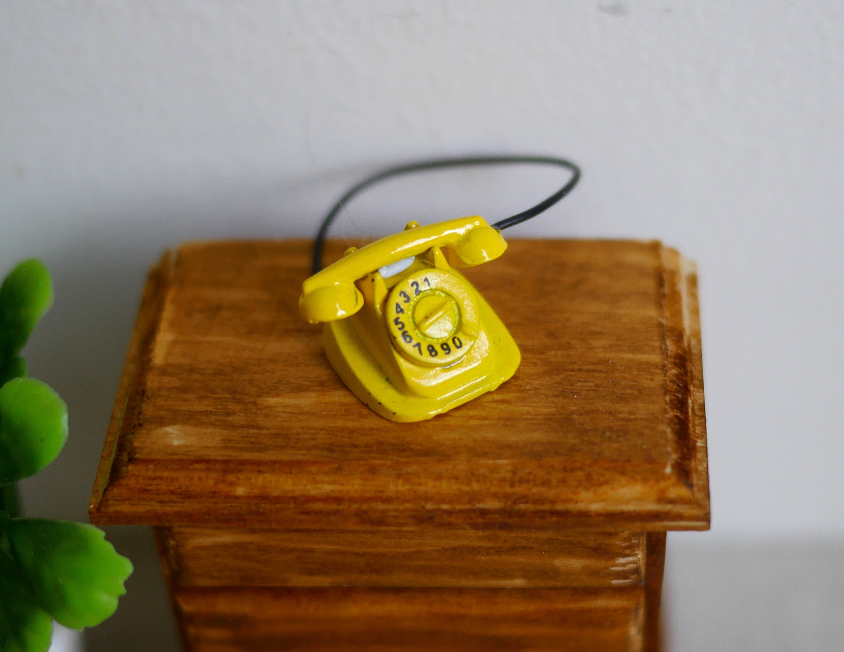1:12 MIni Metal Office Desk Phone Dial Telephone Dollhouse Miniature  New. 