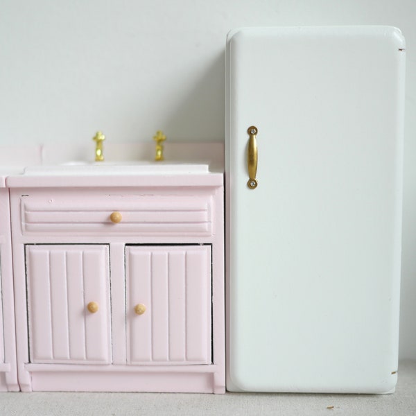 Dollhouse Fridge Refrigerator Column Style Cooler Freezer with 4 Shelves 1:12 Miniature