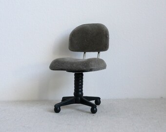 1:12 Dollhouse miniature swivel office desk chair D018