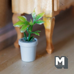 Dollhouse Supplies miniature planter 1:12 scale leaves and pot (cast resin) - F090