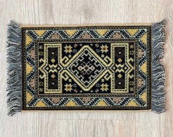 Handgewebter Miniatur Teppich mit Rauten Muster, 40cm x 23cm