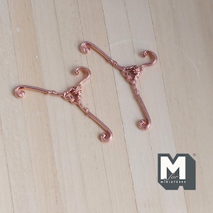 Set miniatuurhangers: schaal 1:12 poppenhuisbenodigdheden kleerhanger 1-9/16 inch breed (roségoud) - G059