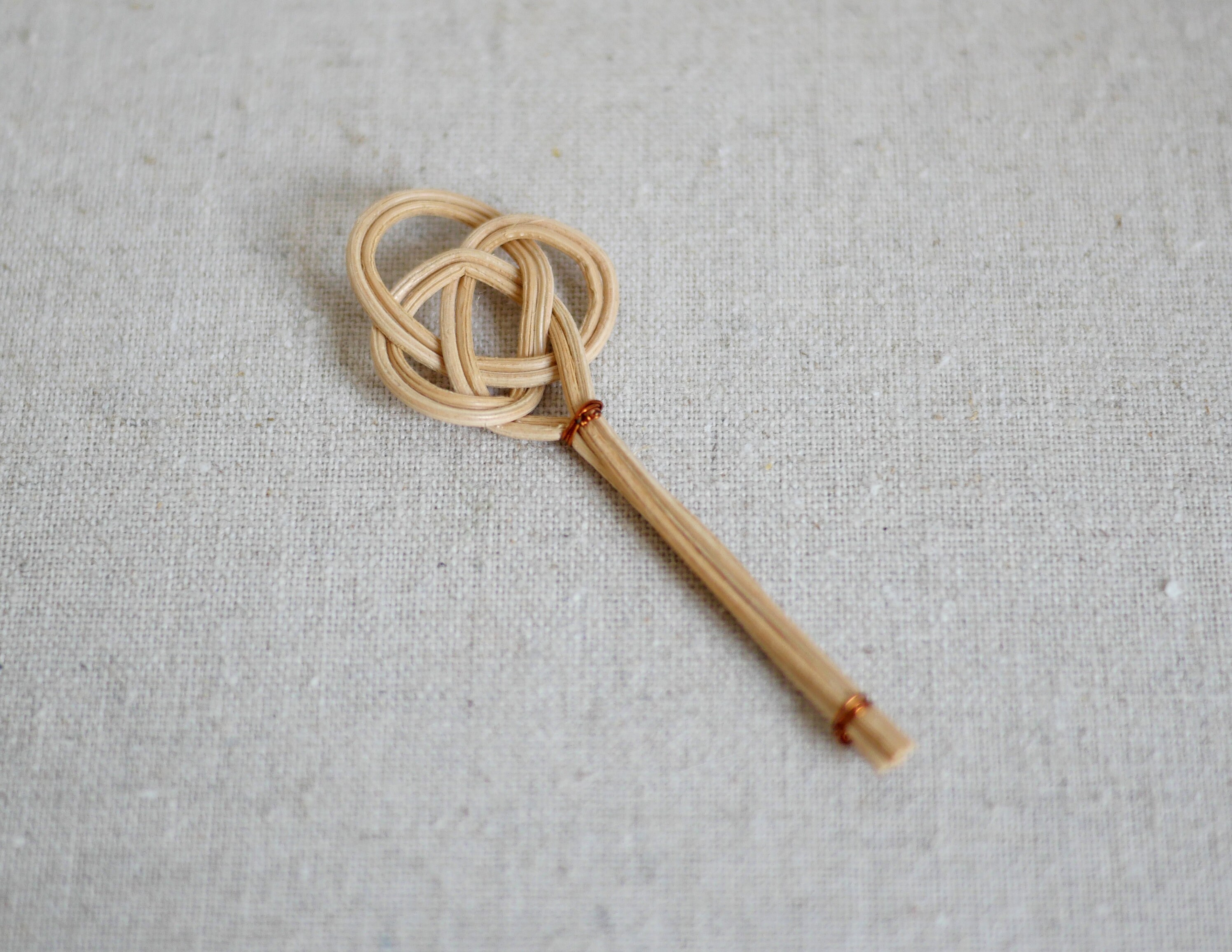 Miniature Handmade Wicker Rug Beater for Dollhouses [MJD 903]