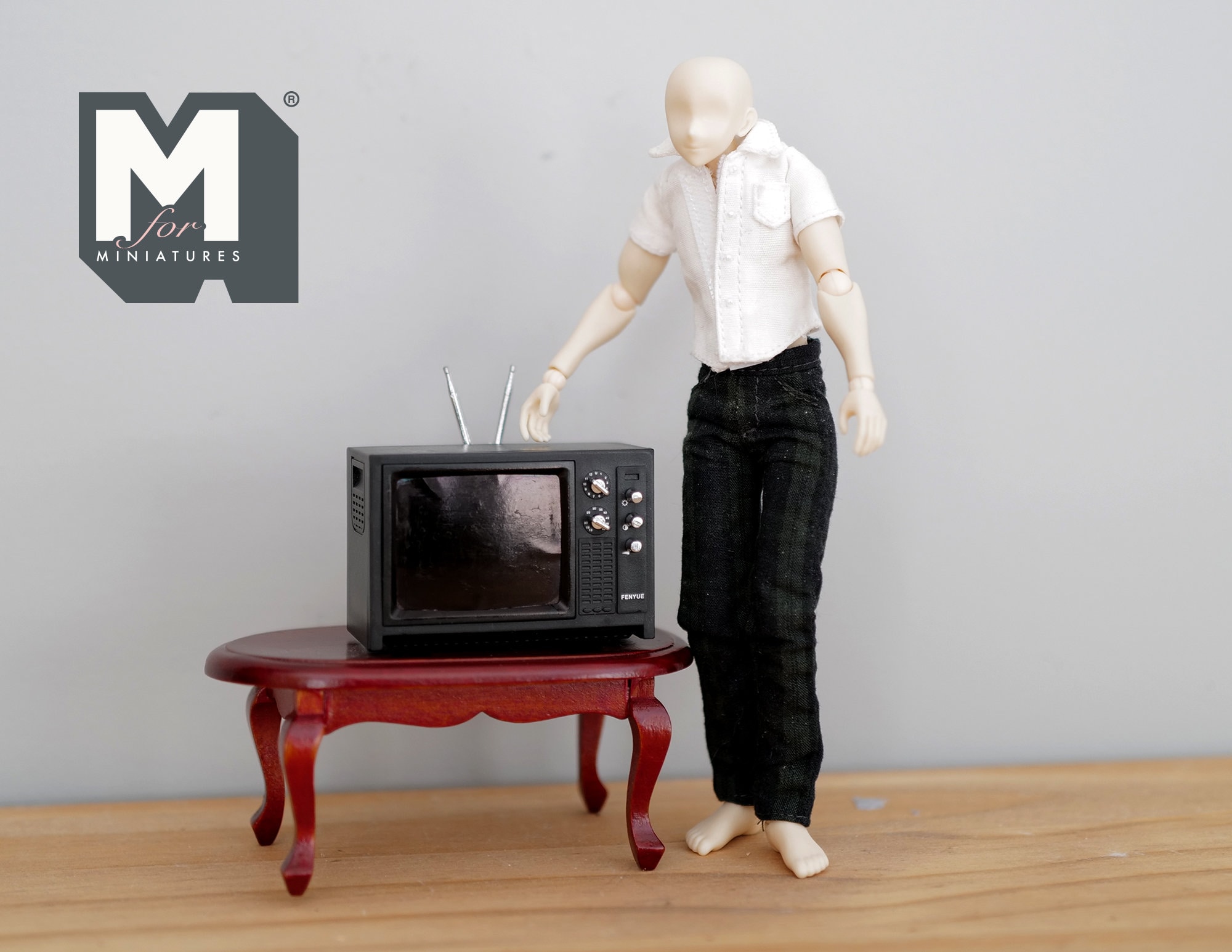 Casa delle Bambole TV Retro Vecchio Stile Giocabile Televisione in Miniatura Mobili per Casa delle Bambole Ad Alta Simulazione 1:12 Decorazione per Casa delle Bambole in