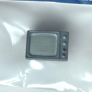 1:12 Dollhouse Supplies Miniature Small Size Old Style Security Camera TV Television 3/4 inch wide - C090