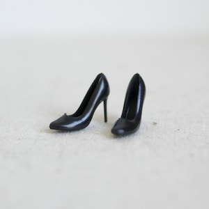 Dollhouse miniature shoe, Miniature high heels, Miniature fashion, Dollhouse shoes, high heels - H016