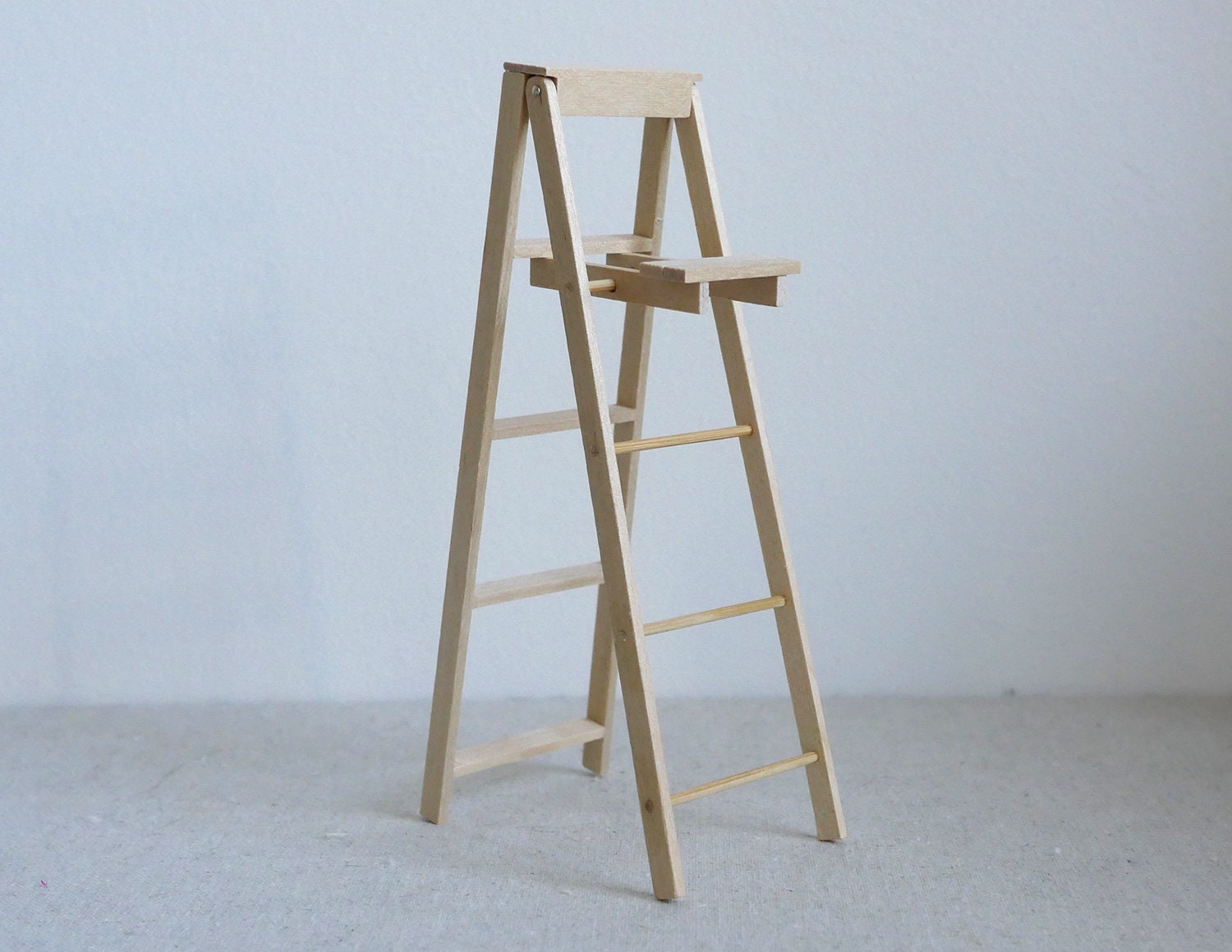 1:12 scale Wooden Step Ladder folds up U3192