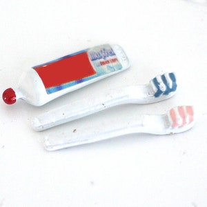 Dollhouse Miniature Toothpaste and Tooth Brush Toothbrush Set of 3 Dollhouse Bathroom - H034