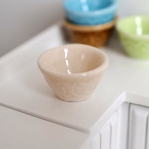 Dollhouse Miniature ceramic Bowl, EACH  2.8cm(W) x 1.5cm(H) - A032