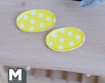Set di 2 piatti ovali in miniatura, posate per casa delle bambole in scala 1:12, lunghezza 2,8 cm (resina) (giallo) - A061