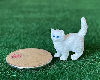 1:12 Miniature Fluffy Kitten , Miniature Feline , Miniature White Cat - C064