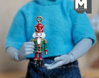 Adorno para casa de muñecas Soldado alemán Escala 1:12 Miniatura para árbol de Navidad 2,8 cm de alto (metal) (verde/rojo) - G080