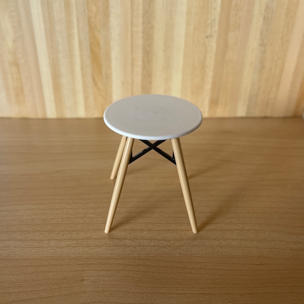 1:12 Scale Miniature Patio Table , Round Dining Table (plastic) - D024