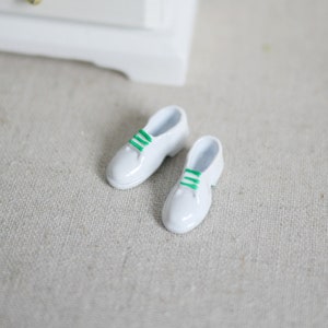 Dollhouse miniature men shoes, Miniature white shoes, Miniature fashion, Dollhouse shoes, Dollhouse shoes - G074