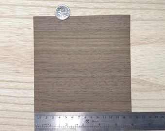 ミニチュアサイズのウォールナット材突板シート、5-7/8インチ四方、厚さ0.15mm、DIYドールハウス用品（粘着式ではありません）