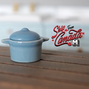 1:12 Dollhouse Miniature Ceramic Cooking Pot , Soup Pot , with Lid (Blue) - B079