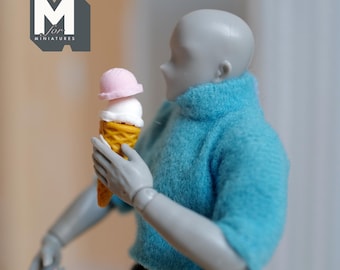 Helado miniatura de fresa y vainilla a escala 1:12 para casa de muñecas. Comida de juguete. Cono de gofre grande de 2,8 cm de alto (1-1/8 pulgadas) - E046